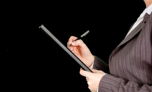 Debeka widerspricht Handelsblatt: Als Selbsthilfeeinrichtung von Beamten für Beamte ist die Mitgliederwerbung durch Beamte anerkannt und transparent