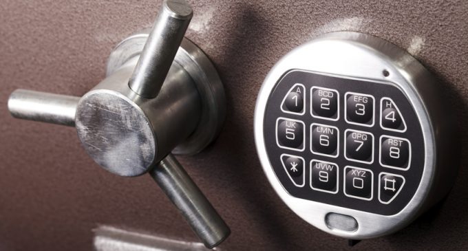 Einbruchschutz: Wertgegenstände mit einem Tresor schützen