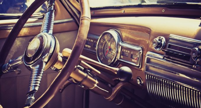 Mit der Oldtimer-Versicherung günstiger fahren